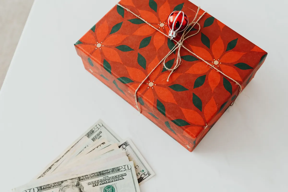 Holiday Spending Plan: How to Avoid January Credit Card Debt